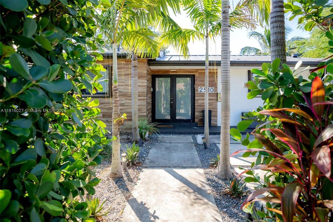 Stunning 4 Bedroom Modern Ranch Style home in the heart of Aventura.