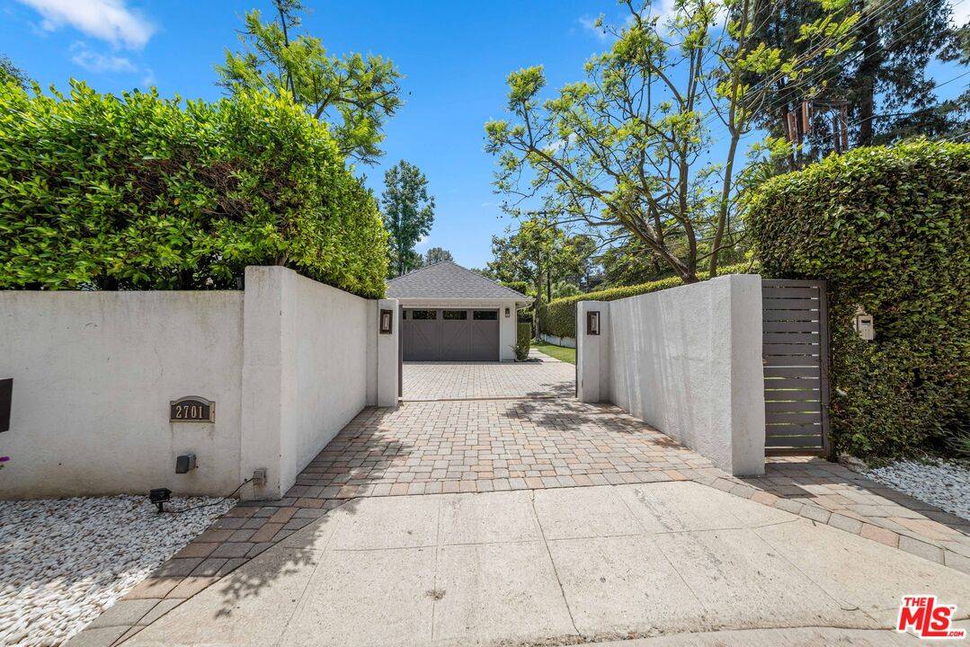 2701 Roscomare Rd 4BR Bel Air La
