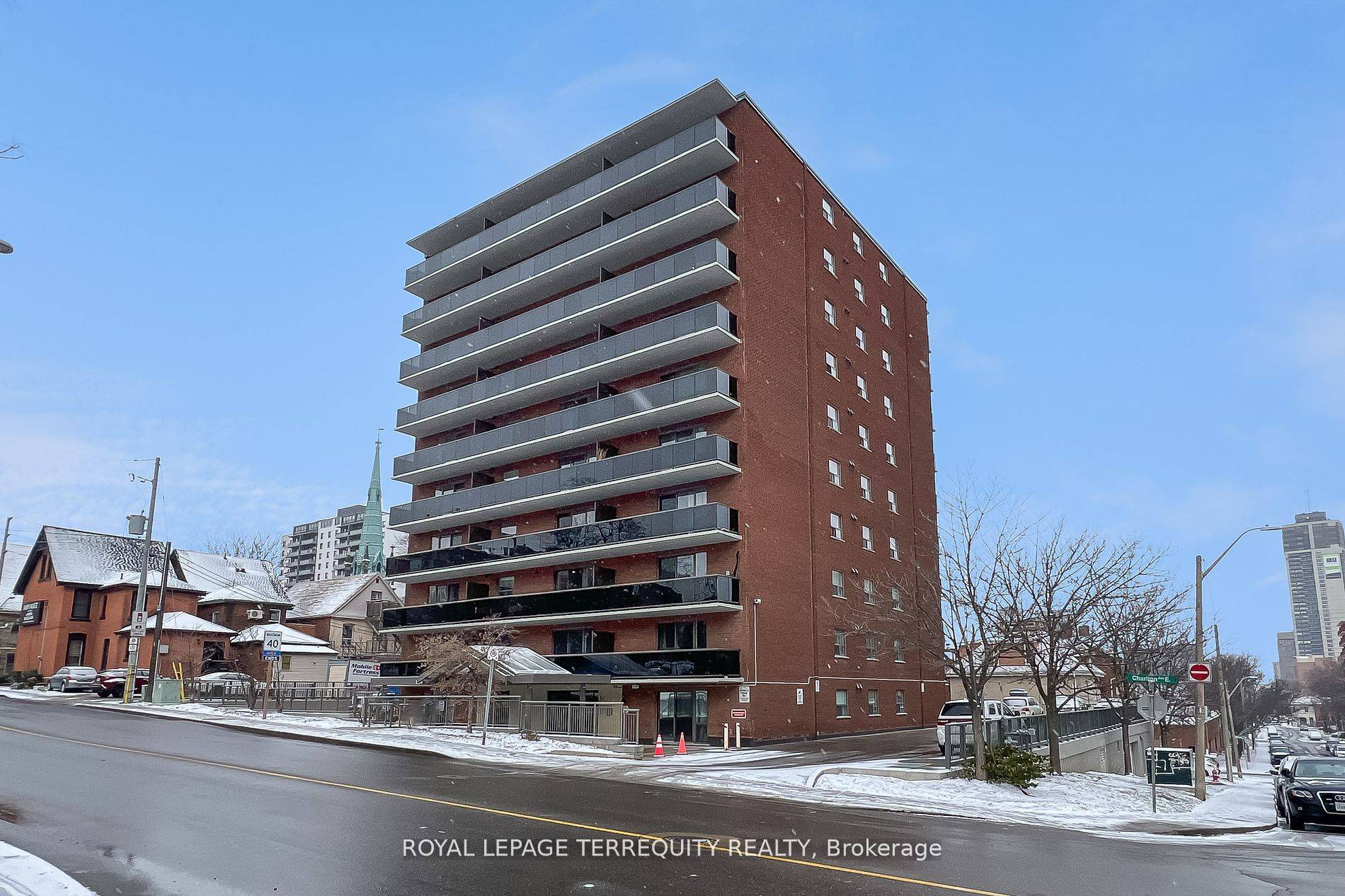 Welcome to 81 Charlton, Unit 202, a charming 1 bedroom apartment nestled in the heart of Corktown.