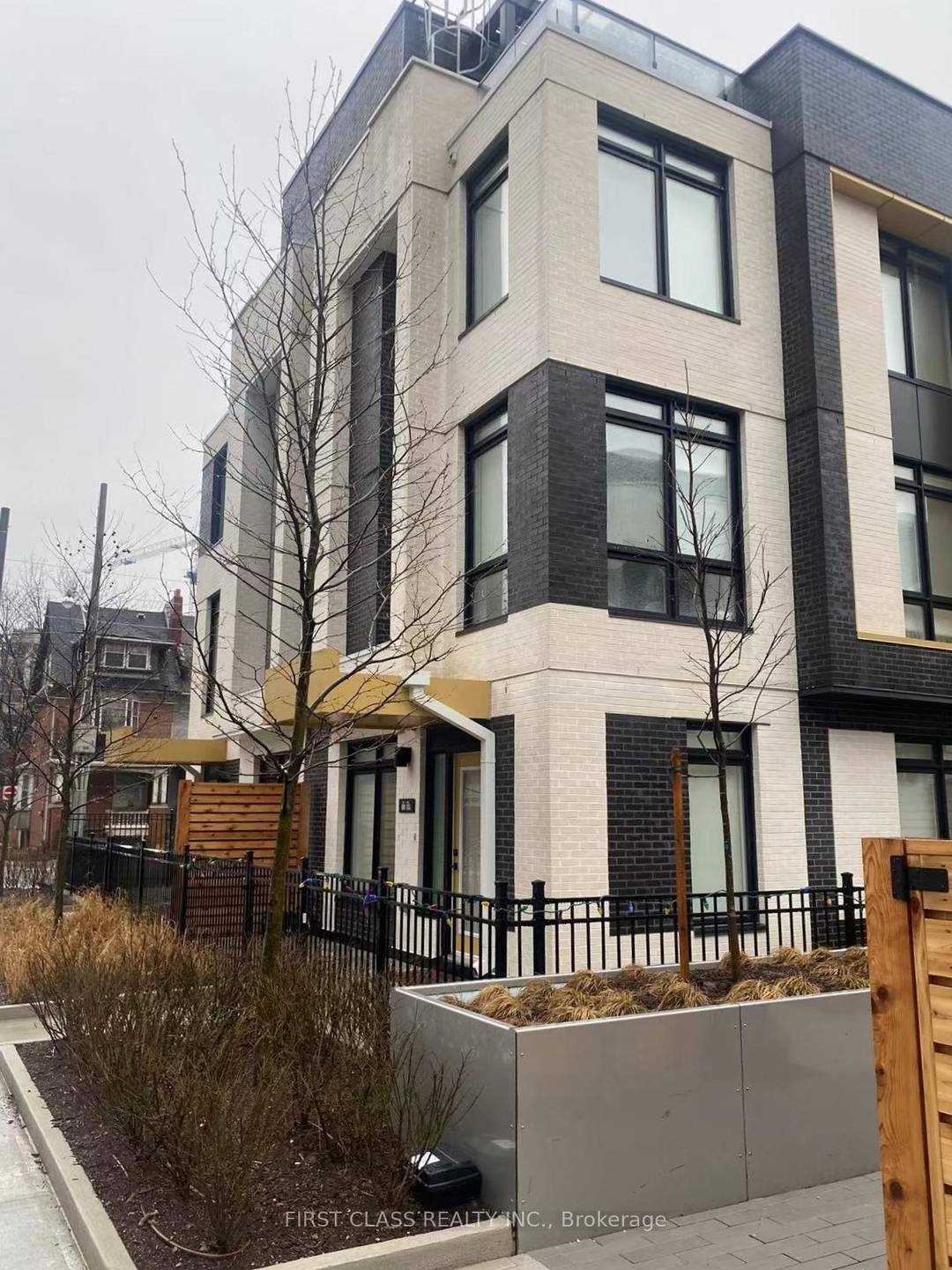 Full Furnished, End Unit, Townhouse, 3 Bdrms Den With Skylight Can Be Used As A 4th Bdrm, Gourmet Kitchen.