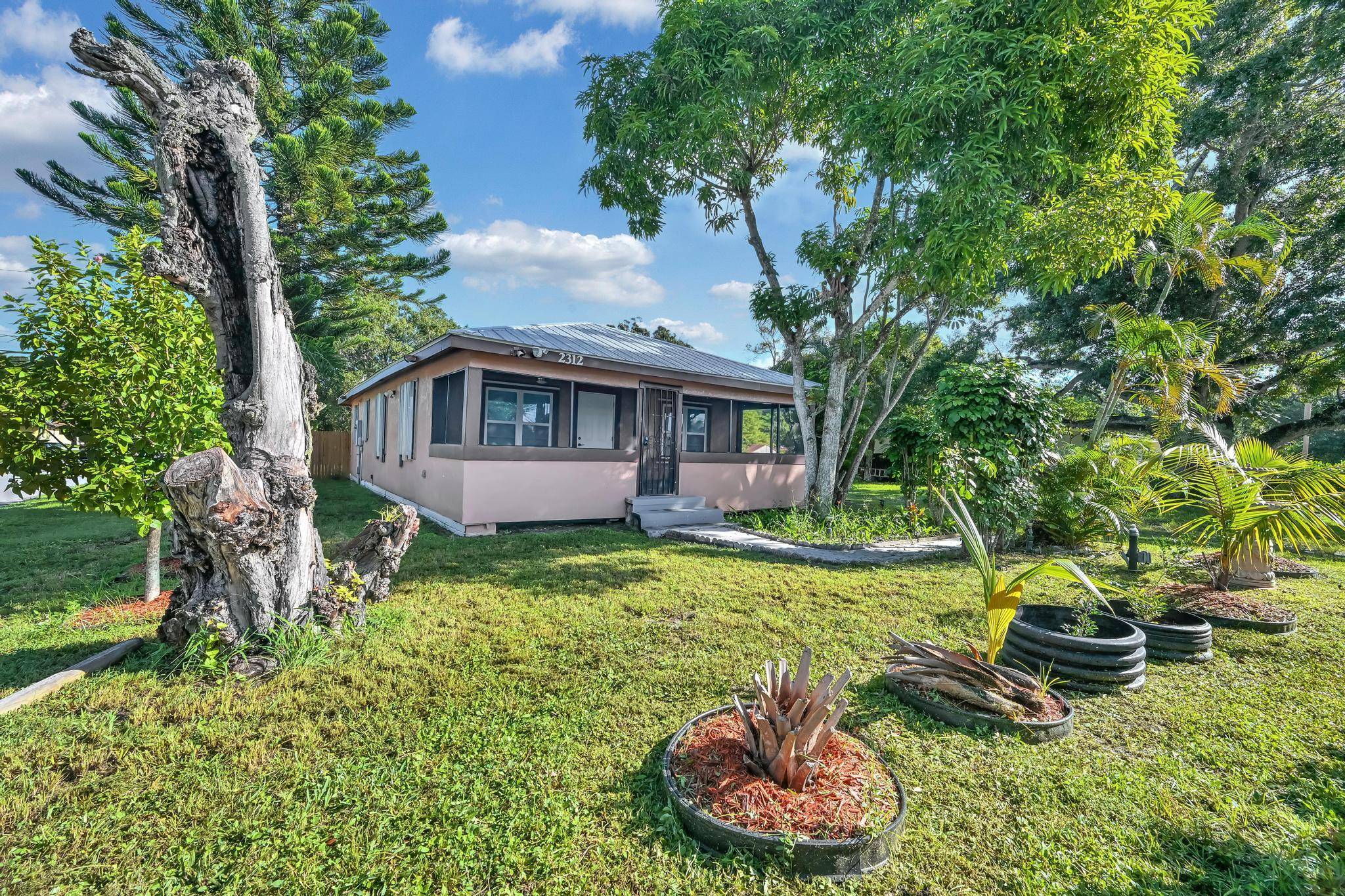 FULLY RENOVATED 3 2 WITH NEW STAINLESS STEEL APPLIANCES, LIGHT FIXTURES, LAMINATE FLOOR'S THRU THE HOUSE, CERAMIC TITLE IN BOTH BATHROOMS, FRESHLY PAINTED INSIDE AND OUTSIDE, GRANITE COUNTERTOPS IN THE ...