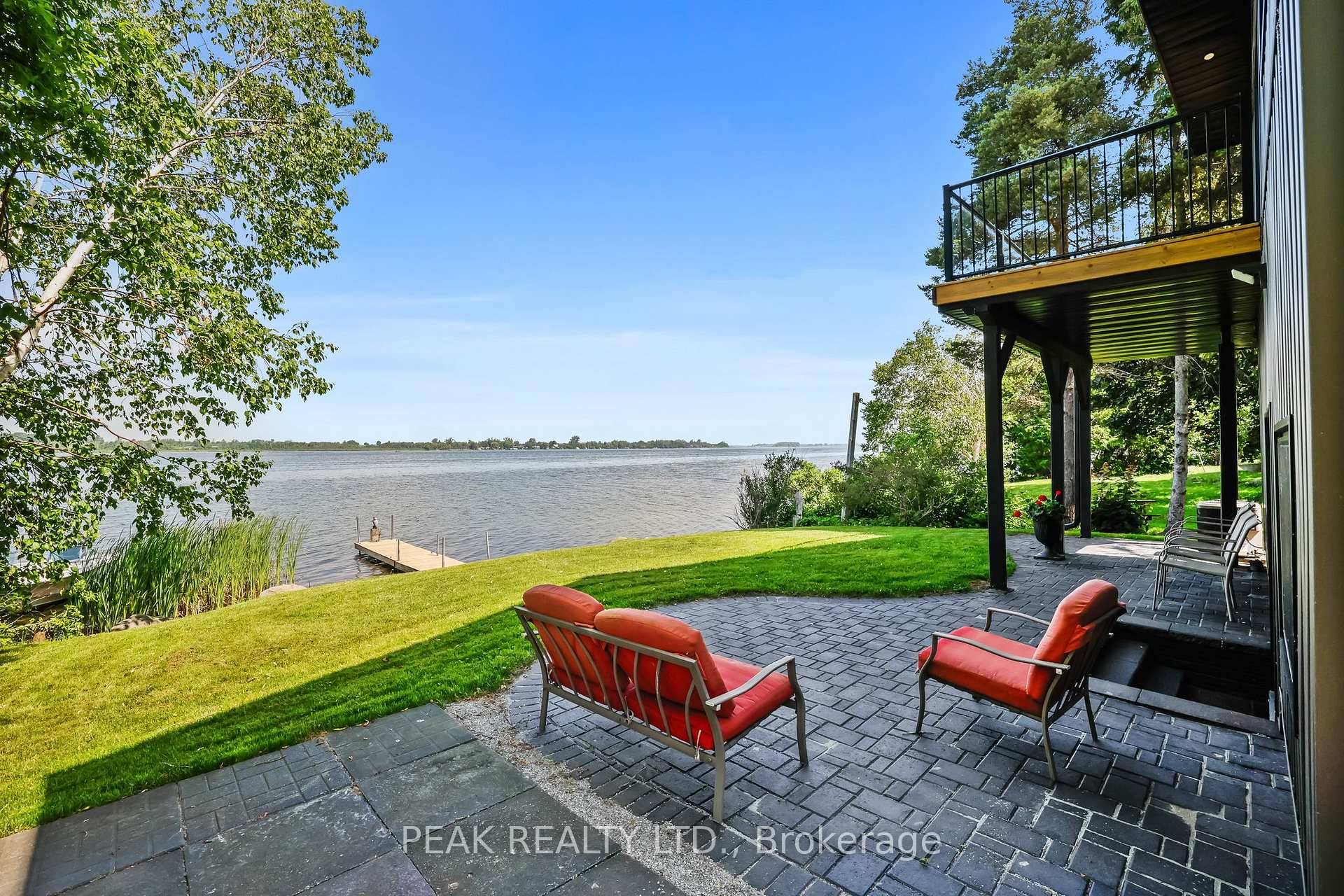 Your Dream Lakefront Retreat !