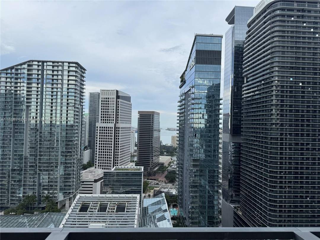 Welcome to RISE condominium, the ultimate in luxury living right in the heart of Brickell and Brickell City Center.