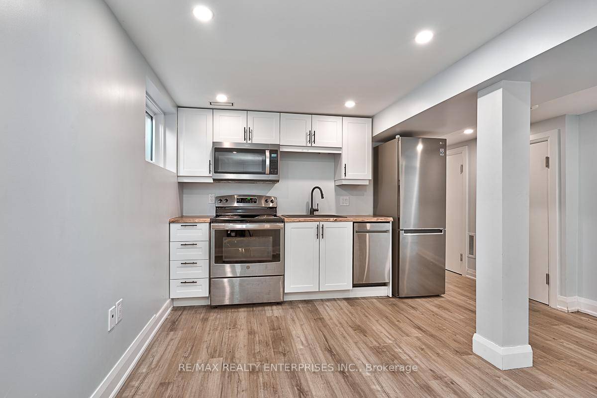 Stunning Renovated Suite Located In the heart of Bramalea.