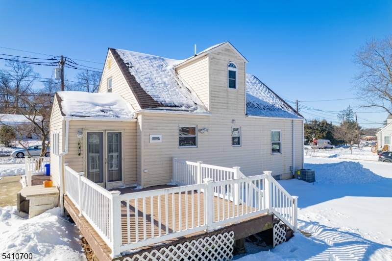 Welcome to 492 Eagle Rock Ave in Roseland, NJ a delightful cape cod home that combines charm, comfort, and convenience.