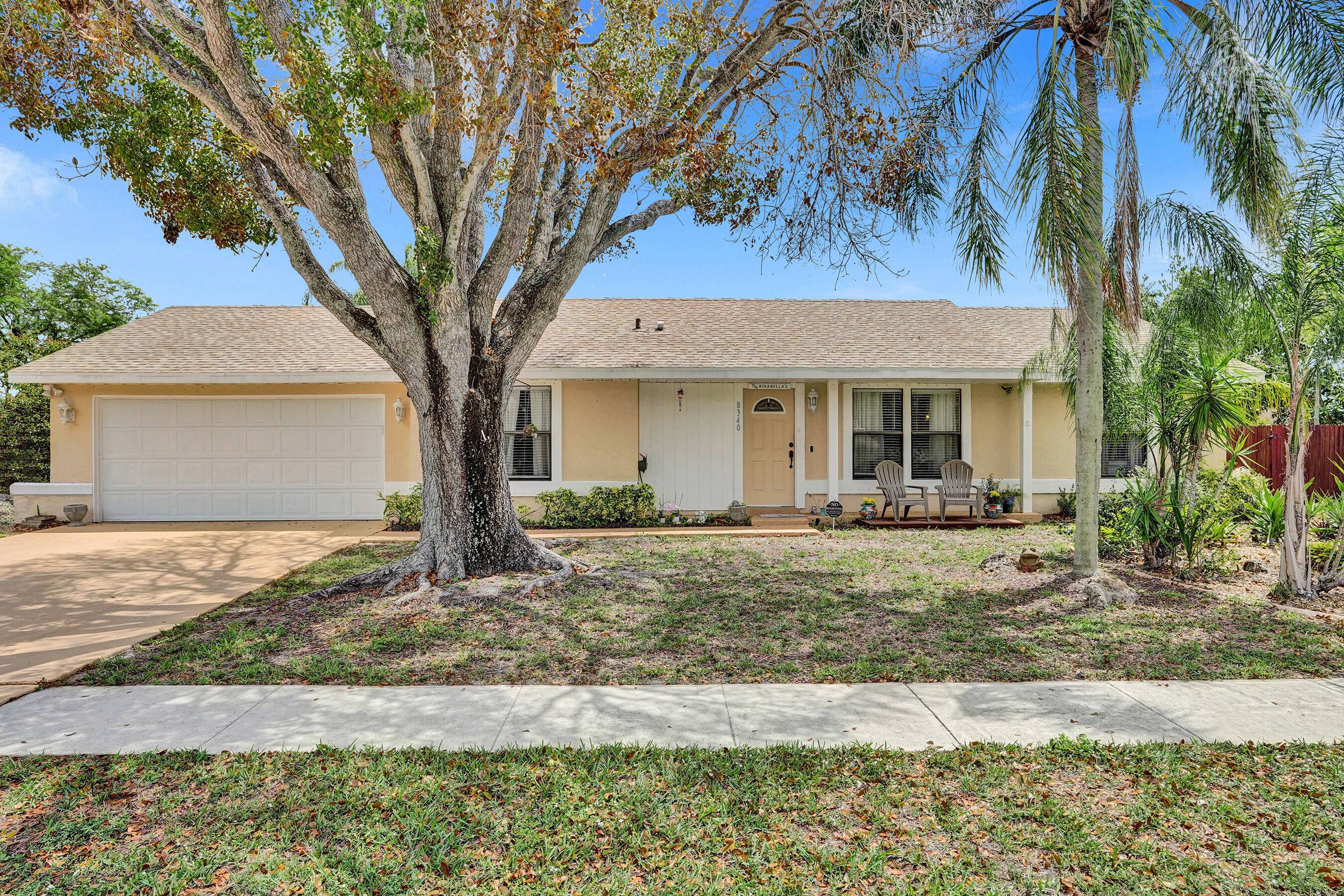Welcome to your dream home in the heart of Boynton Beach !