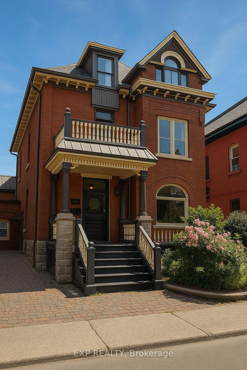 Bright and beautifully re modeled apartment in the exceptional Golden Triangle location !