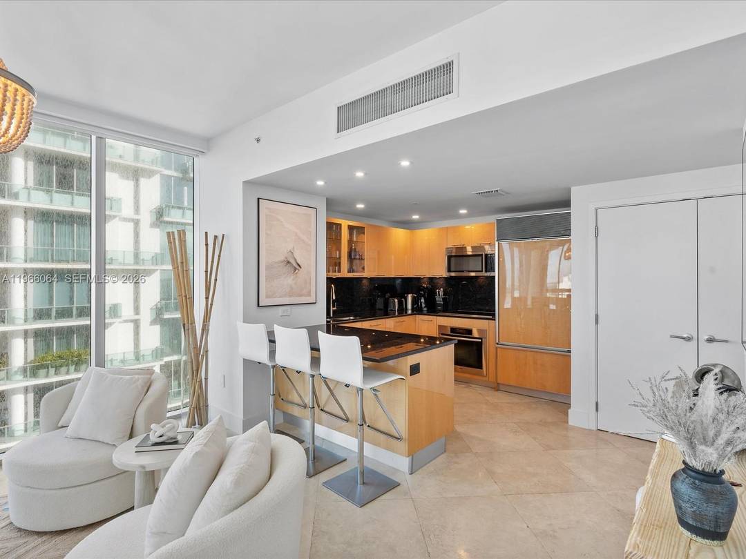 Very desirable corner at the North Carillon Miami Beach, this one bedroom apartment offers Ocean view from the Livingroom and great Sunset, Miami Skyline views and Bay from the balcony ...