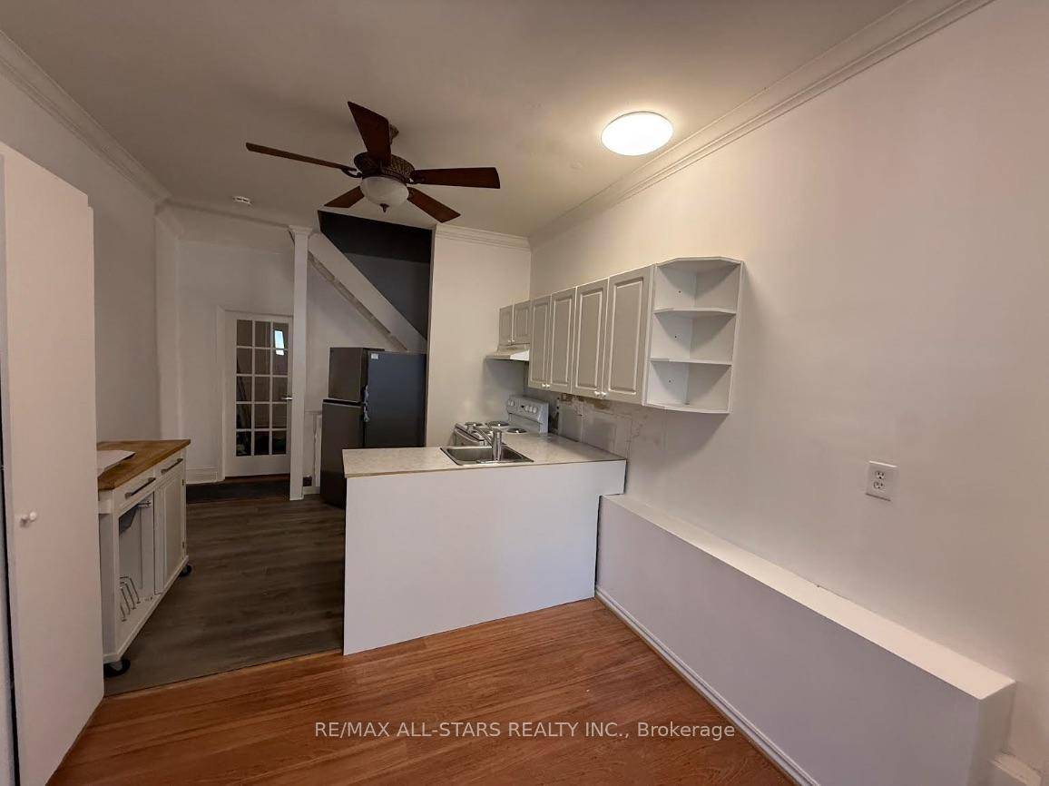 For Lease Rear Unit 1918A Queen Street East, Toronto, ONApartment 2 Bedrooms 1 Bathroom Approx.