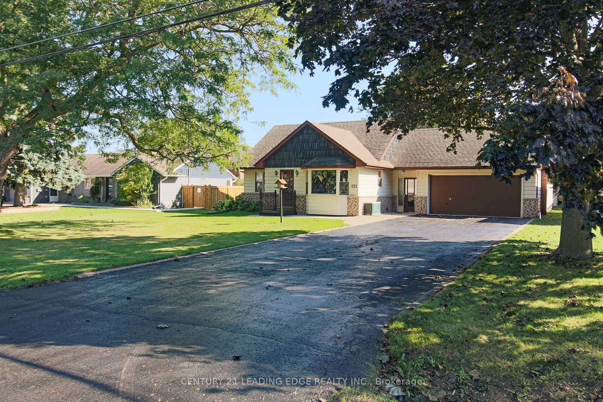 READY TO MOVE IN CONDITION !