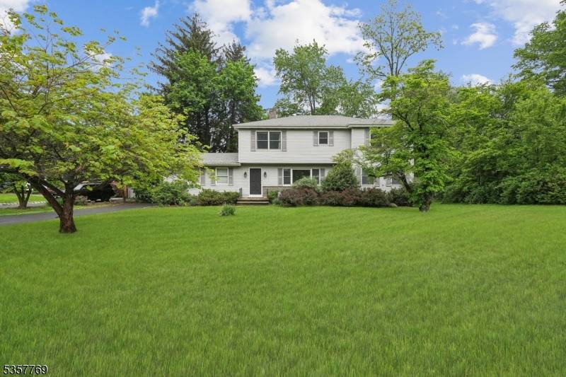 Renovated spacious 4 bedroom, 2.