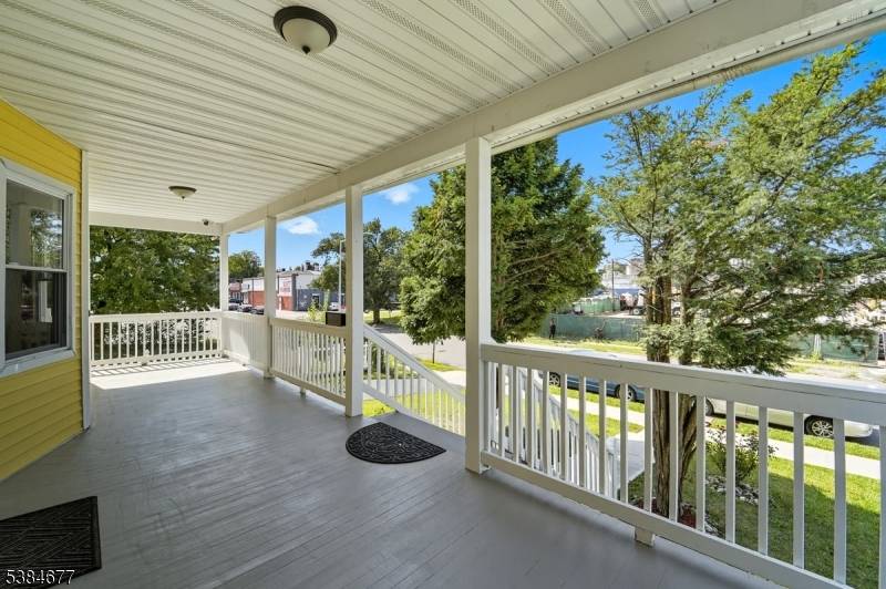 Stop searching ! This is the home you have been searching for !