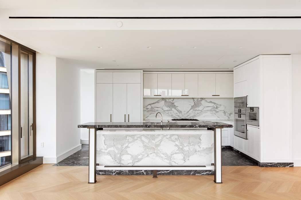 Expansive 3 Bedroom, 3. 5 Bath Residence with Panoramic River Views at One High Line Welcome to One High Line, where luxury, design, and location converge.
