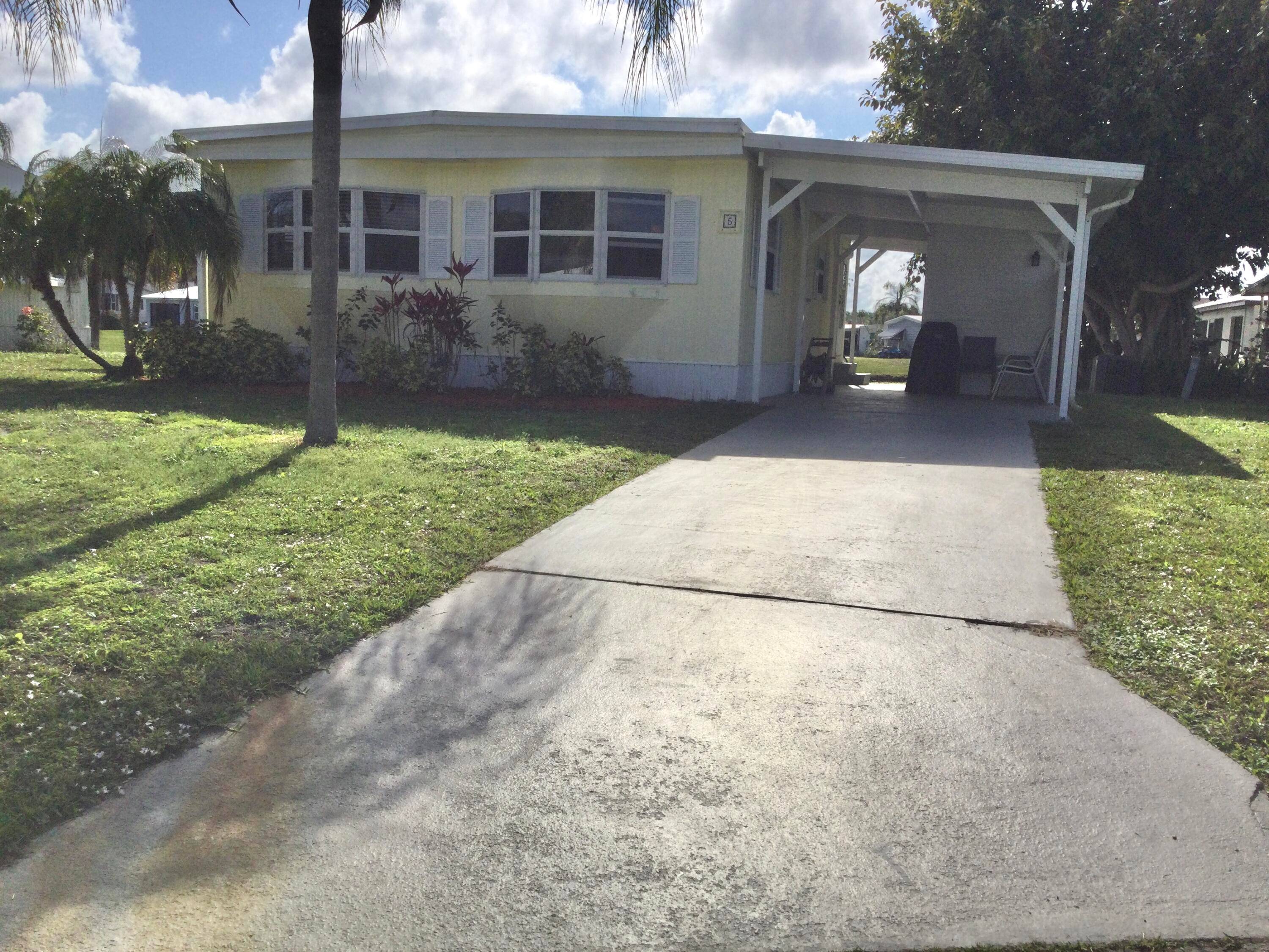 Waterfront home with beautiful view from Kitchen, Livingroom and Florida room of the canal.