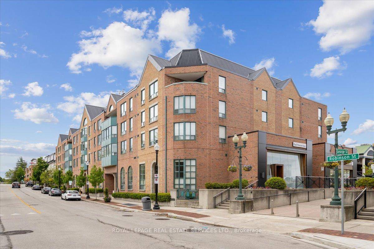 This exquisite two story penthouse in The Ashbury, adjacent to the picturesque Town Square, epitomizes the pinnacle of luxurious living in the heart of Old Oakville.