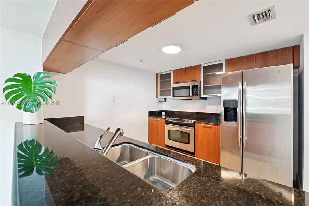 Largest 1 bedroom floor plan in the building !