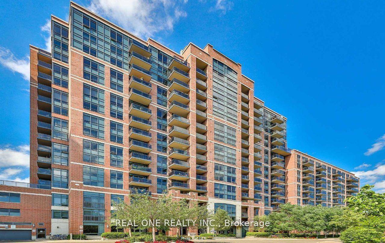 Newly renovated unit with new laminate floor, new granite counter top, newer fridge.