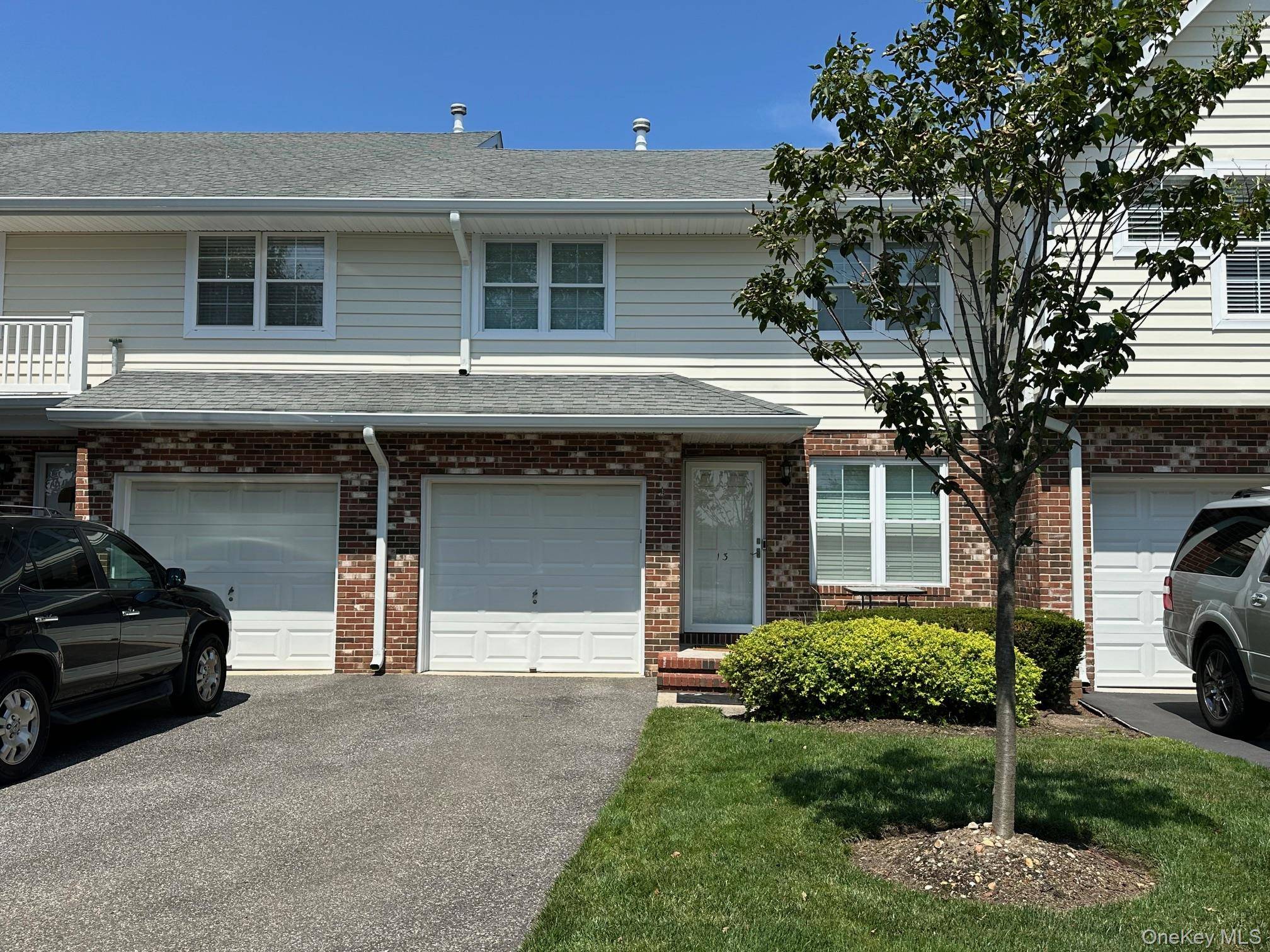 Newly Renovated Park Row Townhouse Prime Cul de Sac Location !