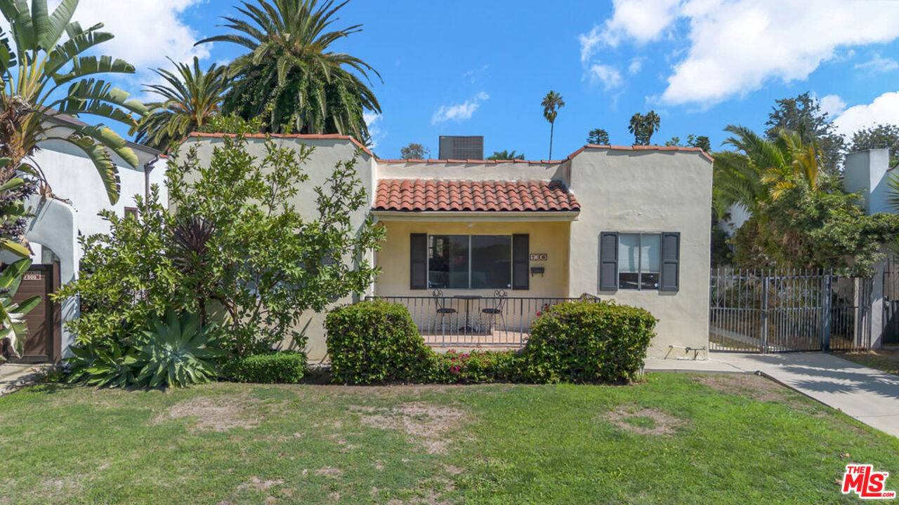 736  N Poinsettia Pl 2BR Hollywood Hills East La