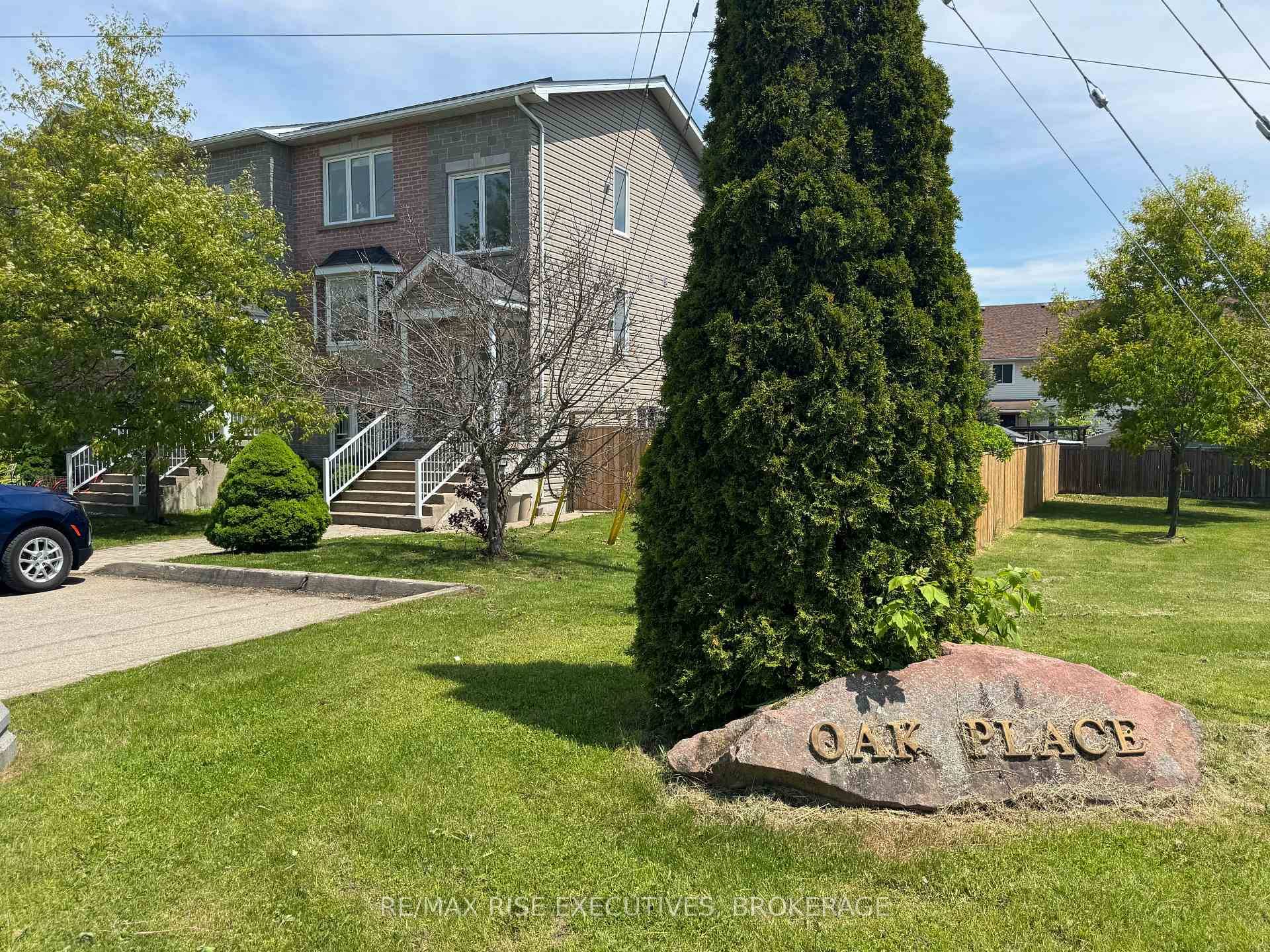 Luxury 3 storey townhome Condo approx 2300 sq feet, beautifully finished top to bottom.