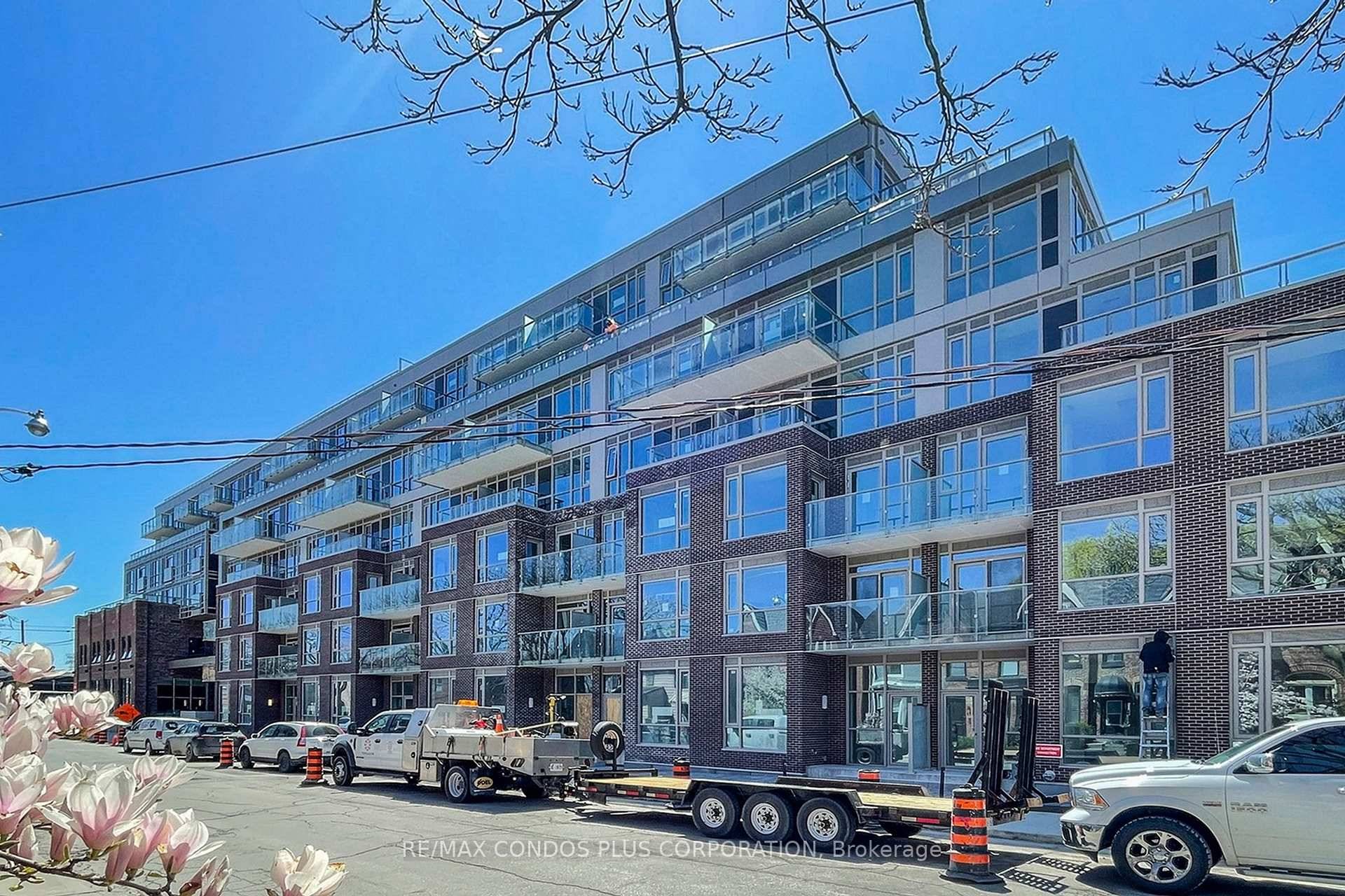 Wonder Condos ! Bright and spacious 2 bed, 2 bath in Toronto's desirable Leslieville neighbourhood.