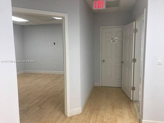 788 SF Medical professional office suite located in Downtown Hollywood south of Young Circle.