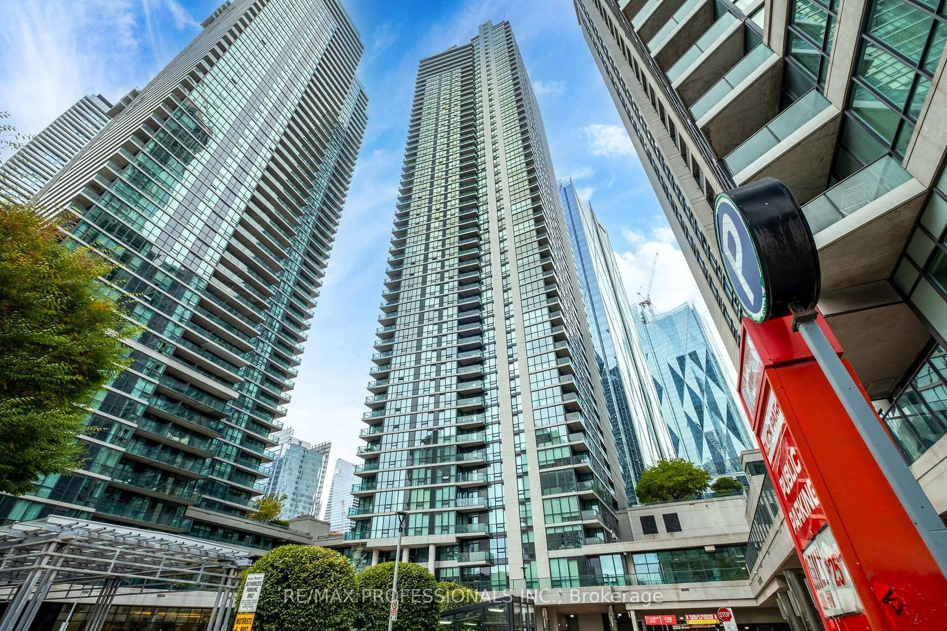 Lower Penthouse With Lake amp ; City ViewsWelcome to this Stunning Lower Penthouse Offering Spectacular Southeast Views of the Lake and City Skyline.