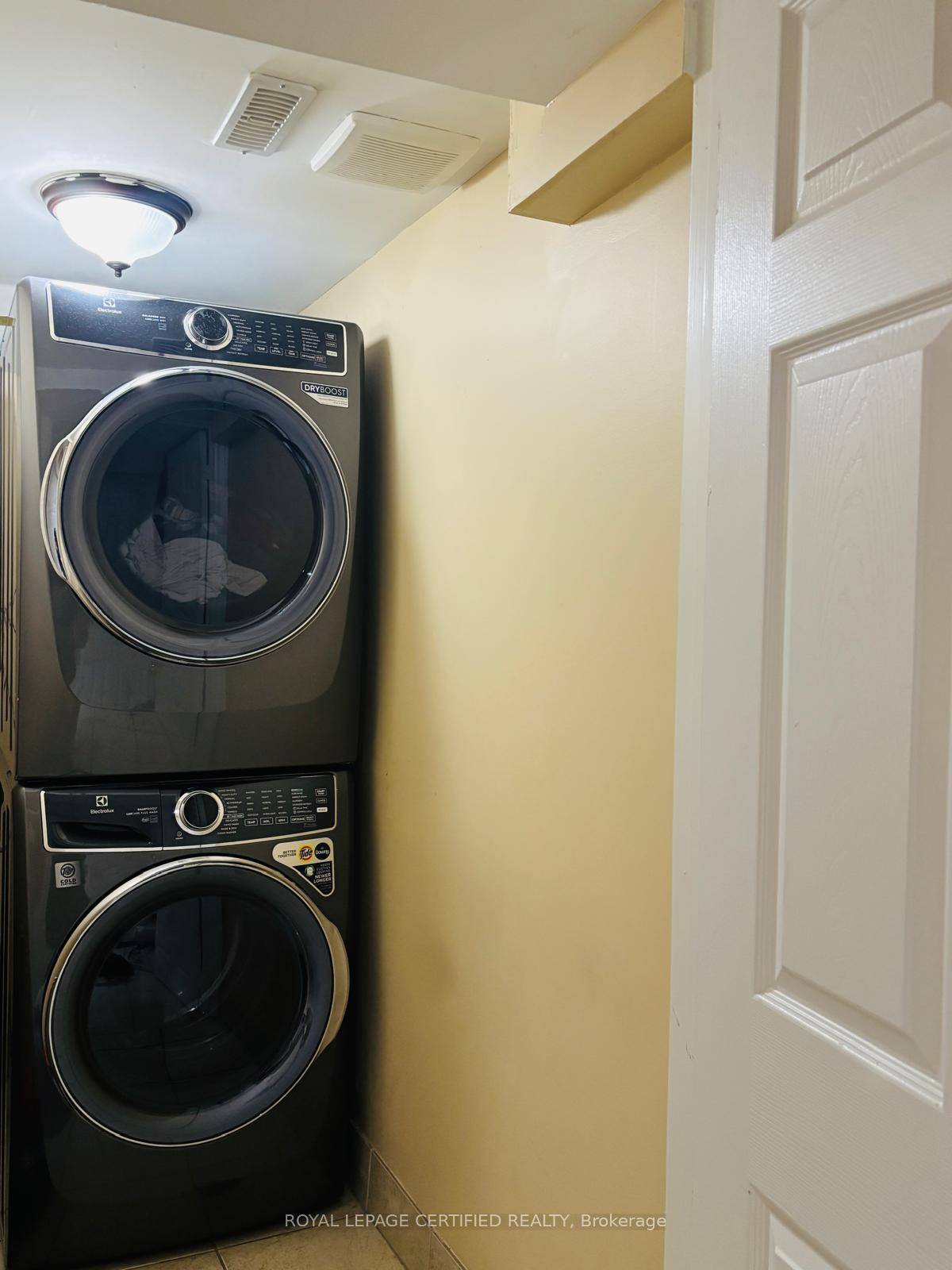 One Bedroom, One Washroom Legal Basement available for Rent in Northwest Sandalwood Brampton.