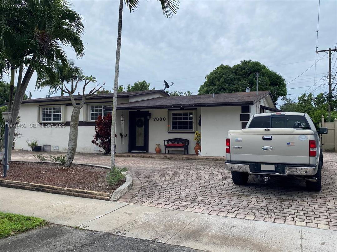 Beautiful and charming 4 bedroom, 3 bath single family home in the heart of Westchester !