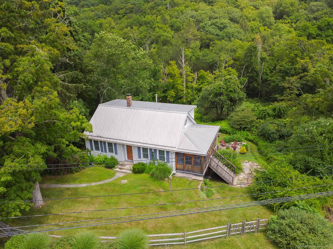 Enjoy this charming and private home on the Shepaug River !