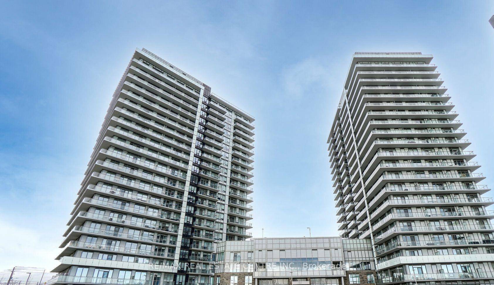 Experience luxury living in this 2BR amp ; 2WR ground floor unit atDowntown Erin Mills Condos, just steps away from Erin Mills TownCentre.