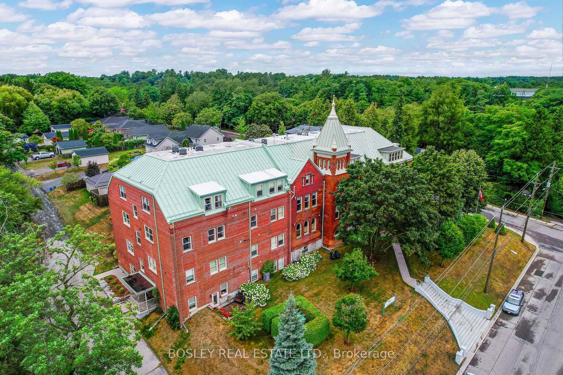 Step into timeless elegance with this beautifully designed 1, 296 sq ft condo located on sought after Pine Street North in the heart of Port Hope.