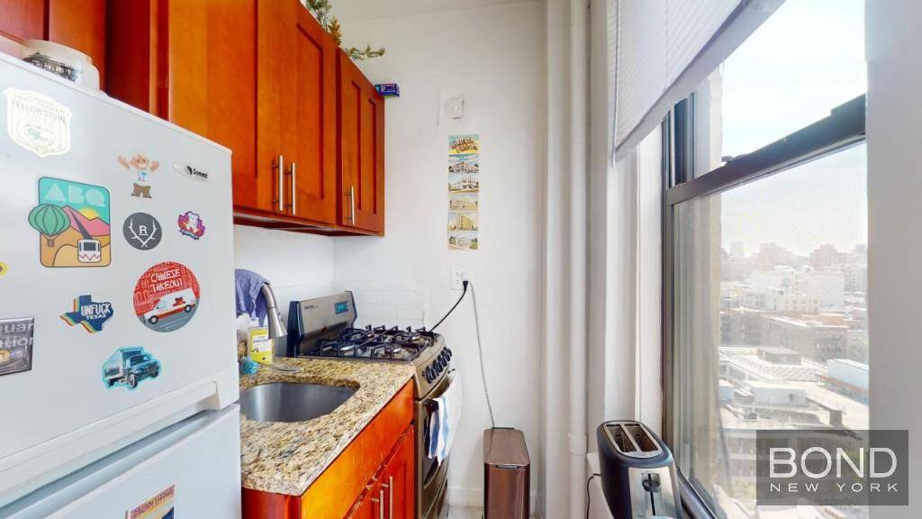 Upper West Side 1 BedroomBOND New York Properties is a licensed real estate broker that proudly supports equal housing opportunity.