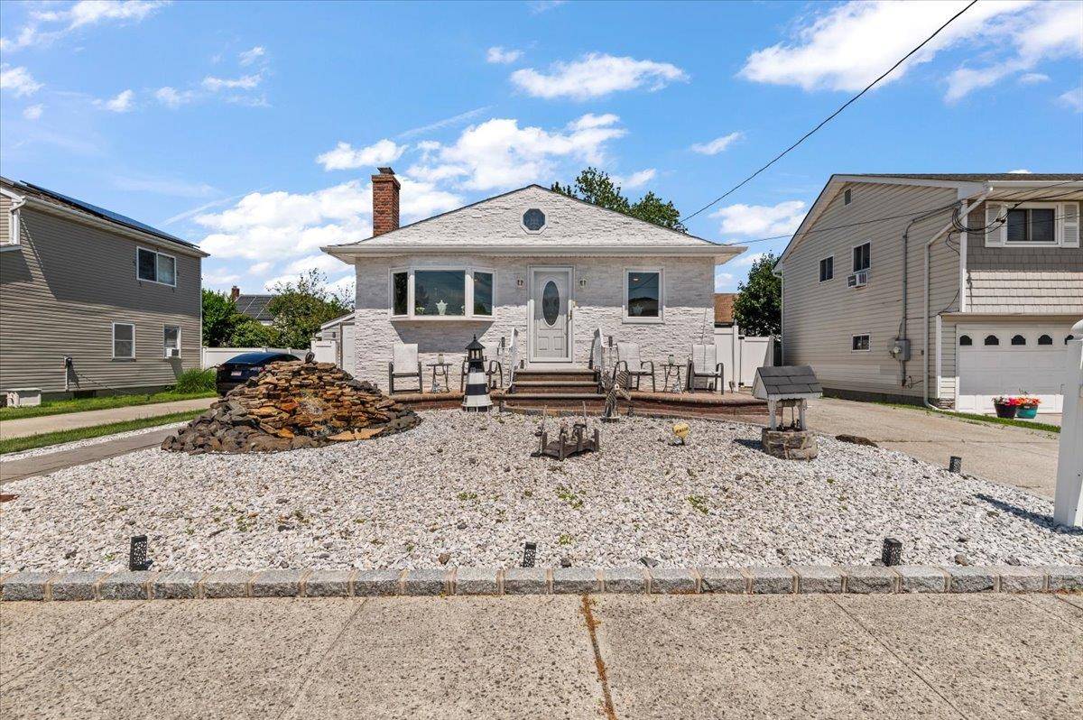 Welcome to this spacious split level Ranch in the heart of Lighthouse Point in Lindenhurst, just minutes from the water !