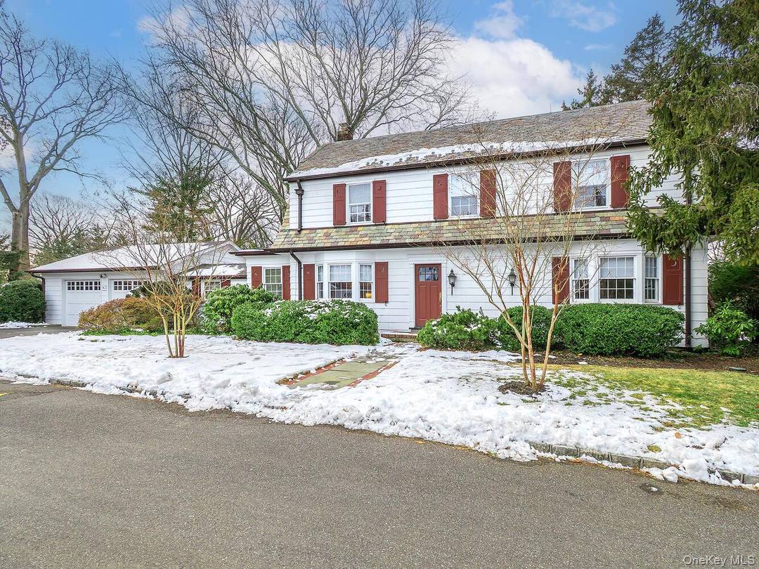 Charming Colonial for Rent in Glen Head.