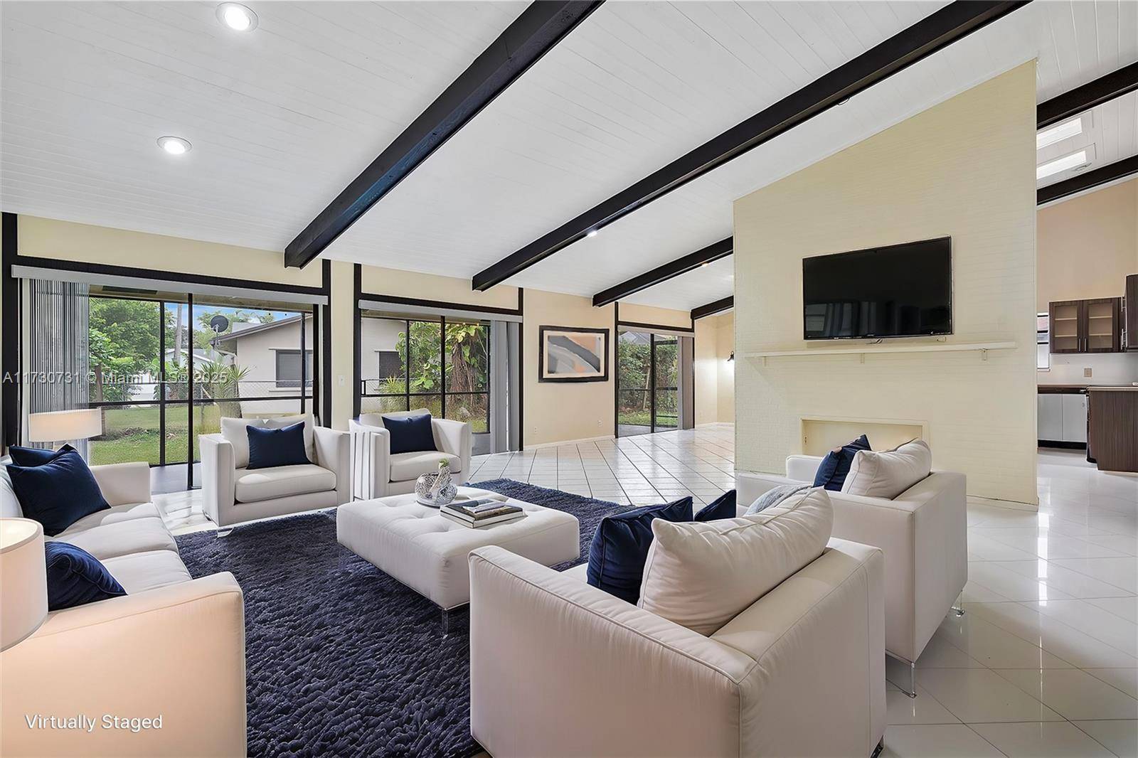 Spacious single family with 3 bedrooms and 2.