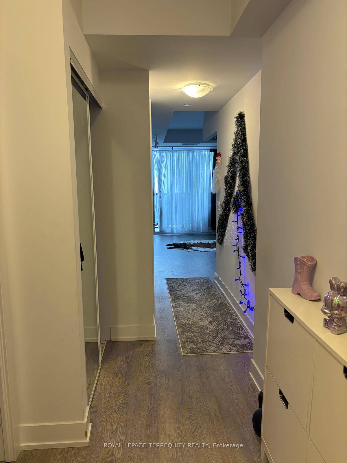 Experience the epitome of modern living in this brand new studio apartment !