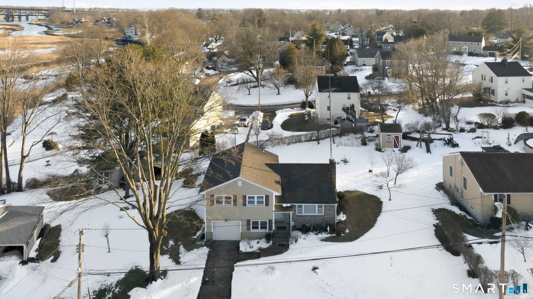 Located in Stratford's desirable North End, this 1, 282 square foot split level home offers 3 bedrooms, 1.