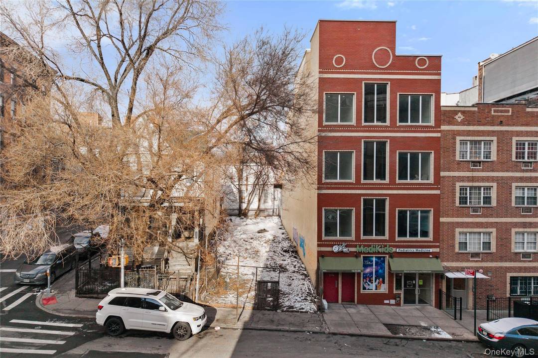 Prime Bronx Development Opportunity R7 Zoning Residential or Mixed Use Potential Exceptional opportunity to acquire a development ready lot at 333 E 188th Street, Bronx, NY, located in a dense, ...