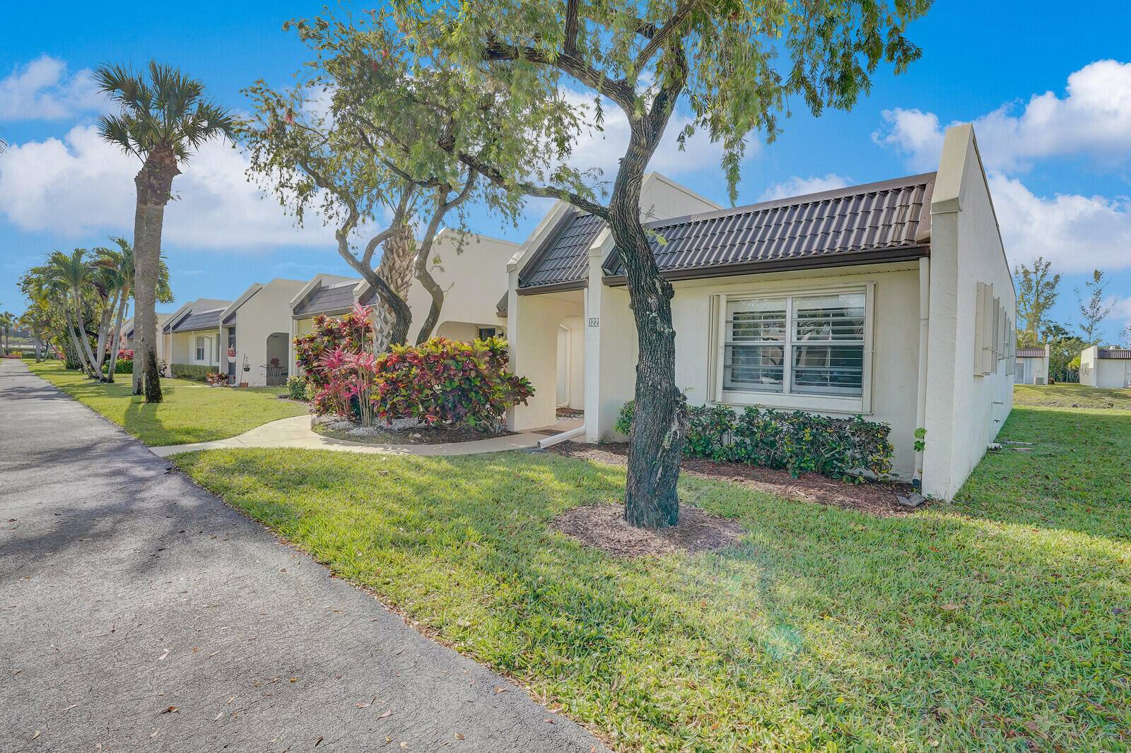 Welcome to 122 Lake Rebecca Drive in Golden Lakes Village !