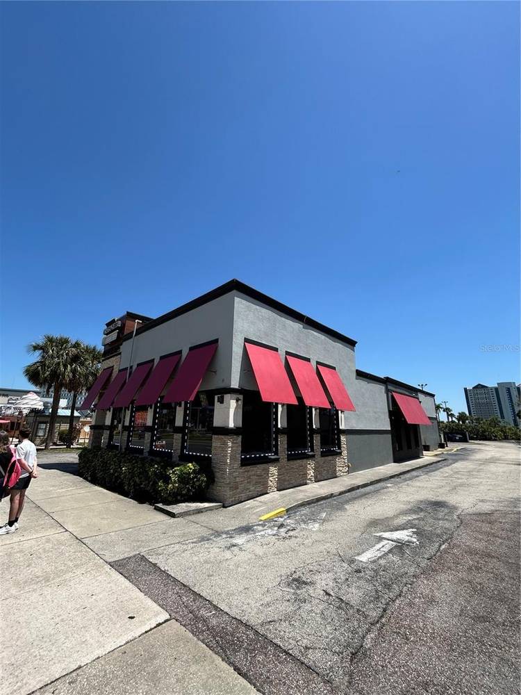 Outstanding opportunity to lease a prime retail space located in the heart of Orlando s bustling International Drive tourist corridor.