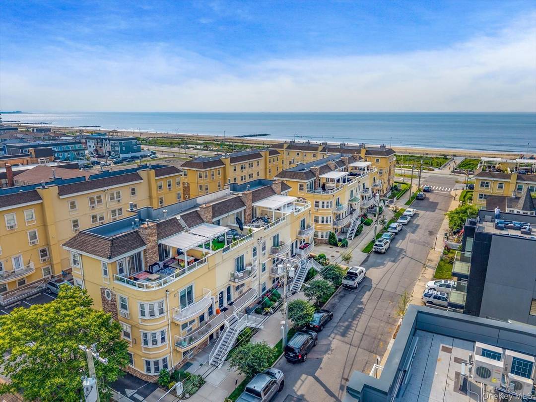Presenting to you a Pristine 3 Bedroom 2 1 2 Bath Luxury Penthouse Condo with Separately, Deeded Parking Spot 28.