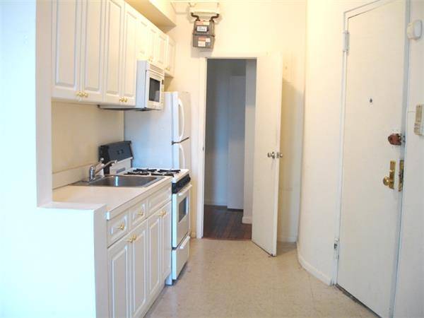 Renovated 2BR in the NYU area 2 blocks from Washington Square Park and close to subways, dining, shopping and entertainment.