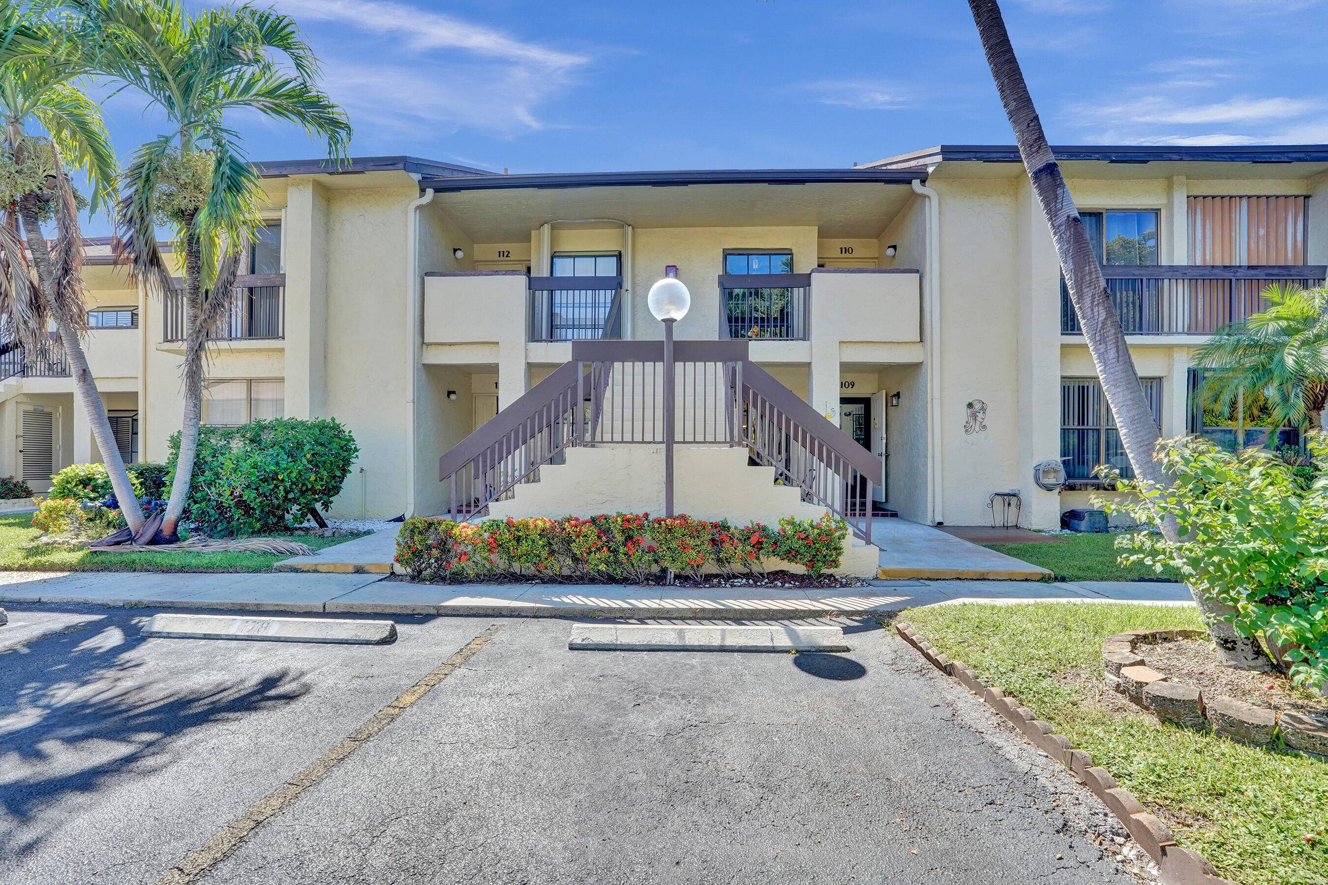 Welcome to this charming 2 bedroom 2 bathroom first floor condo in the desirable Meadowridge East community.
