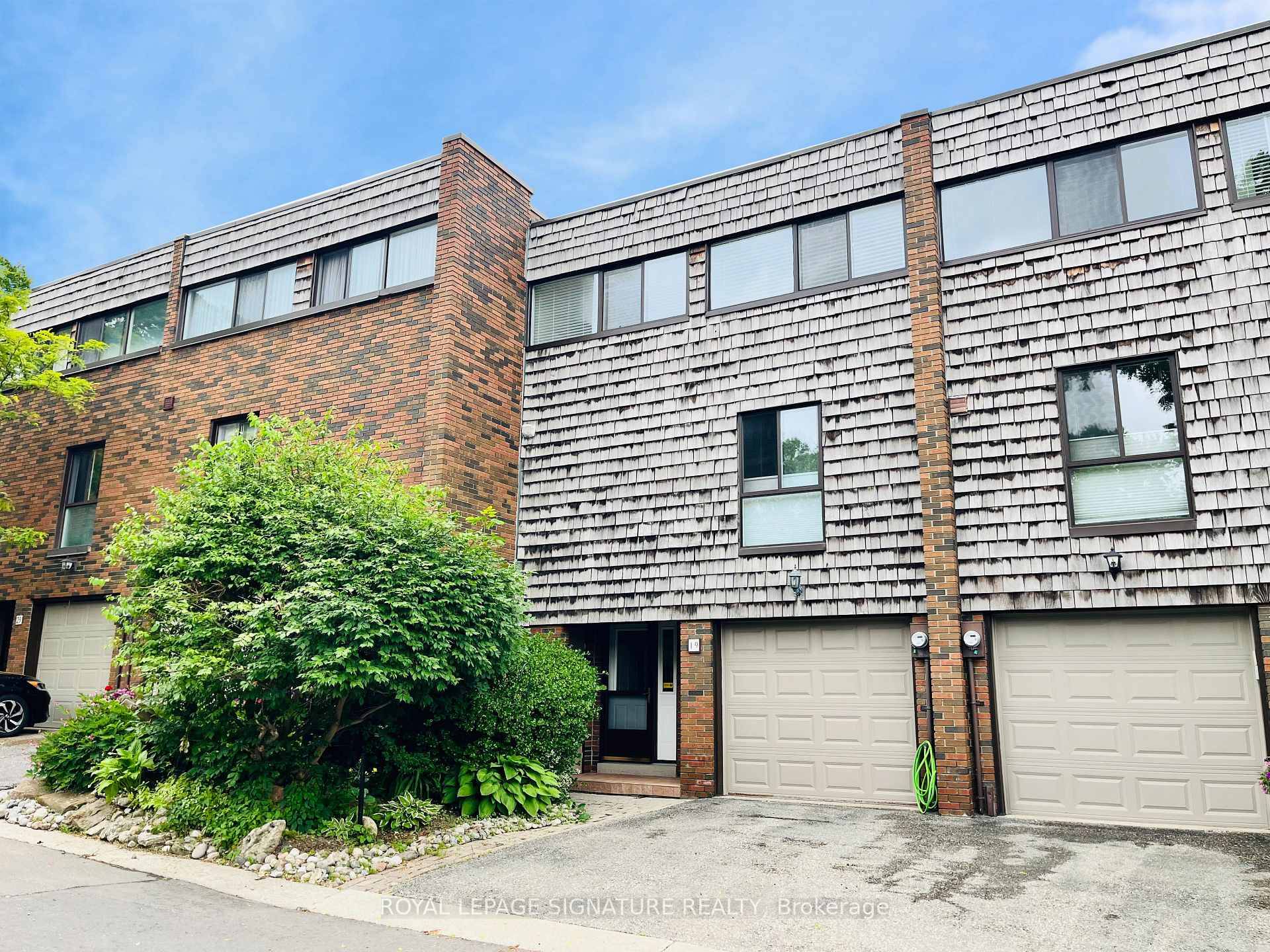 Welcome to this executive multi level, 3 bedroom, 2 bathroom townhouse, perfect for those seeking comfort and convenience !