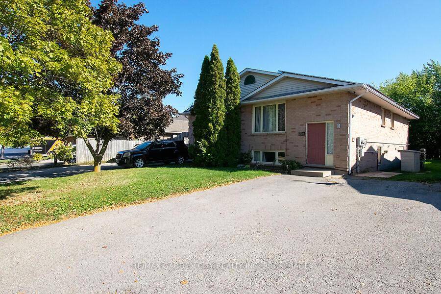 Beamsville Duplex Two Family Home Great opportunity to own a raised bungalow in the heart of Beamsville !