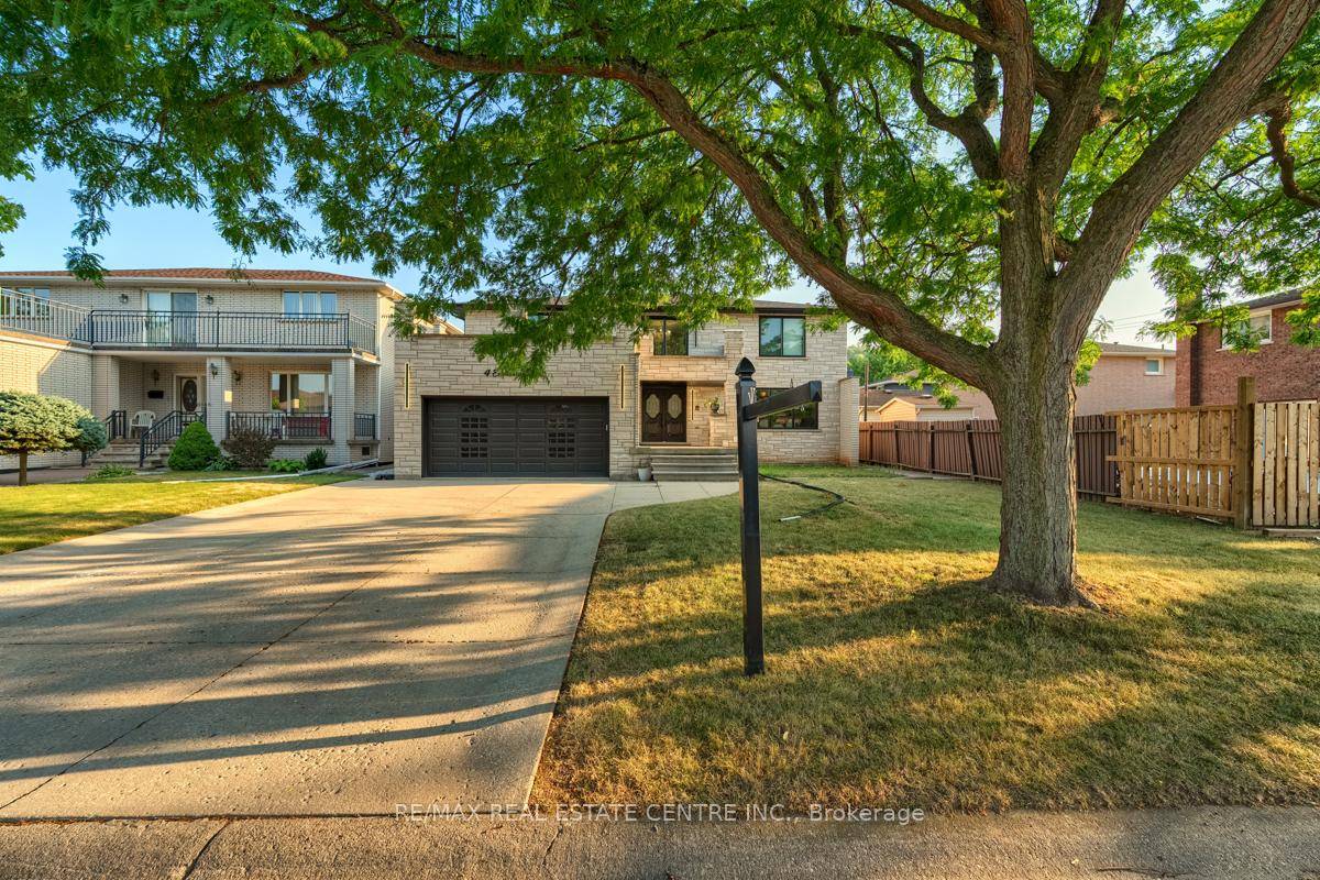 Welcome to 4 Earlidawn Court, a rare custom built luxury estate in one of Stoney Creeks most desirable enclaves, designed and lovingly crafted by its original owner.