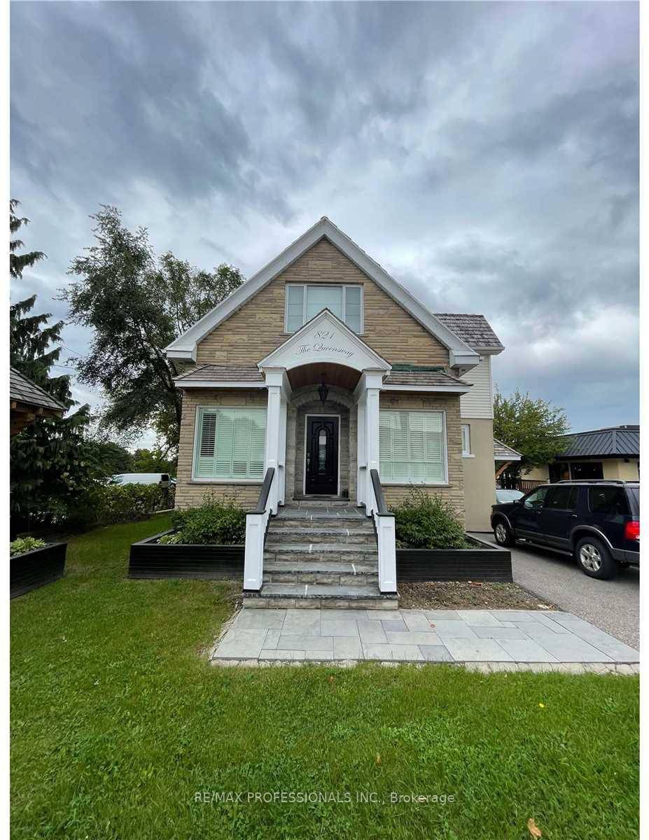 Incredible Opportunity In Prime Location Right OnThe Queensway !