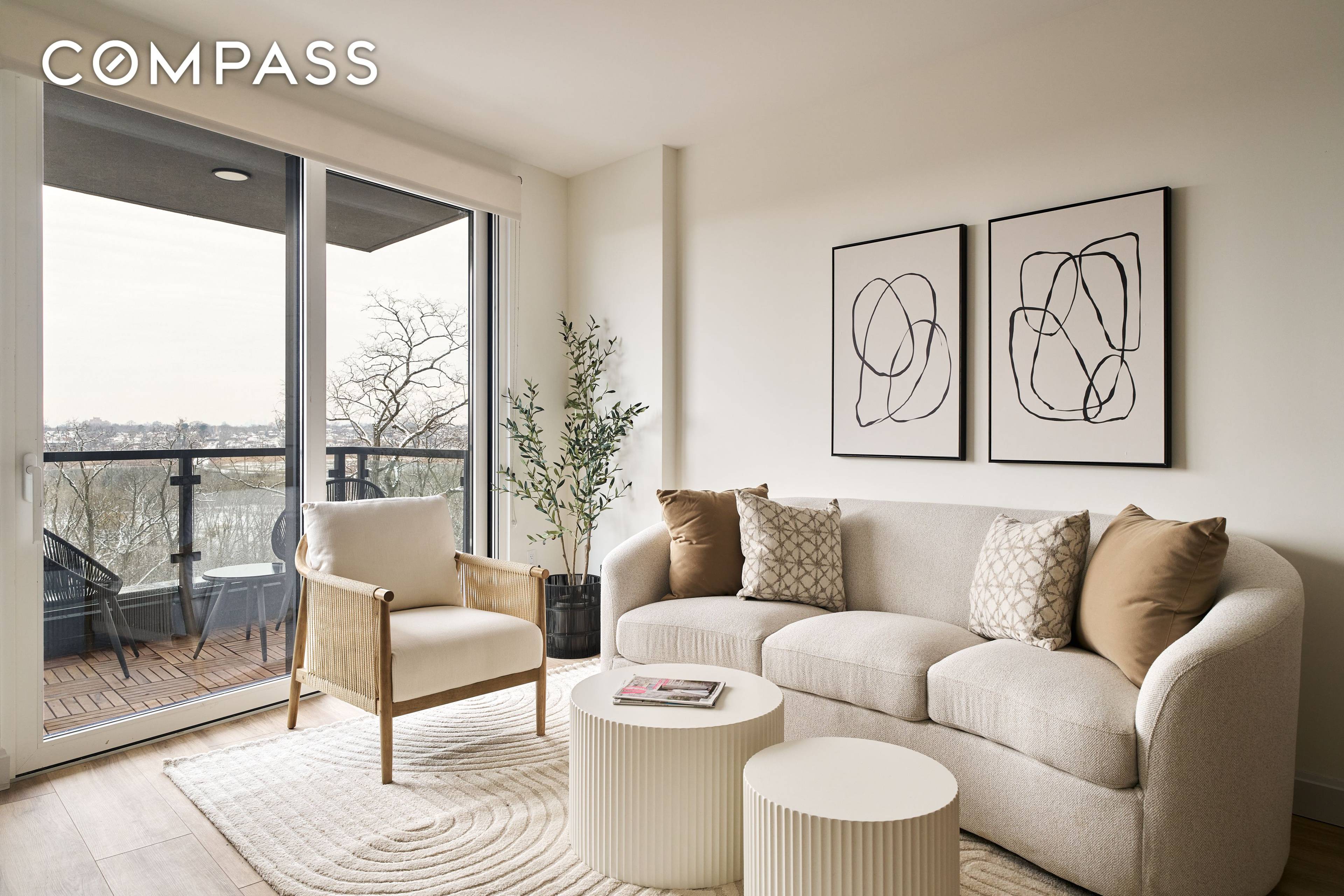 7B sits high above the trees of Alley Pond Park with unobstructed views of the Manhattan skyline and Little Neck Bay.
