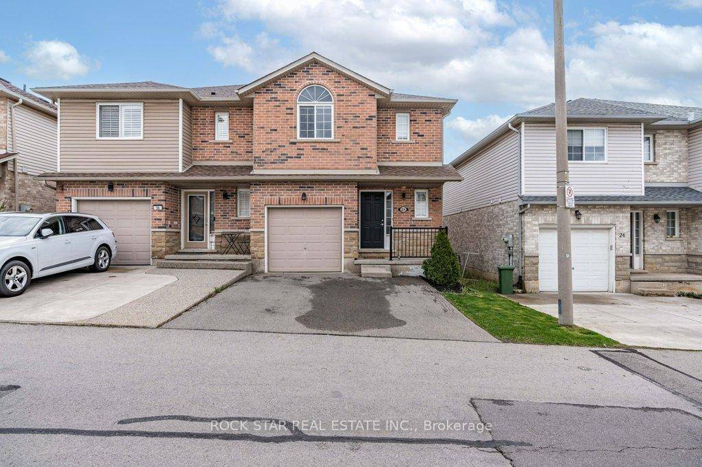 Welcome to 28 Vennio Lane, in the Barnstown neighbourhood of Hamilton !